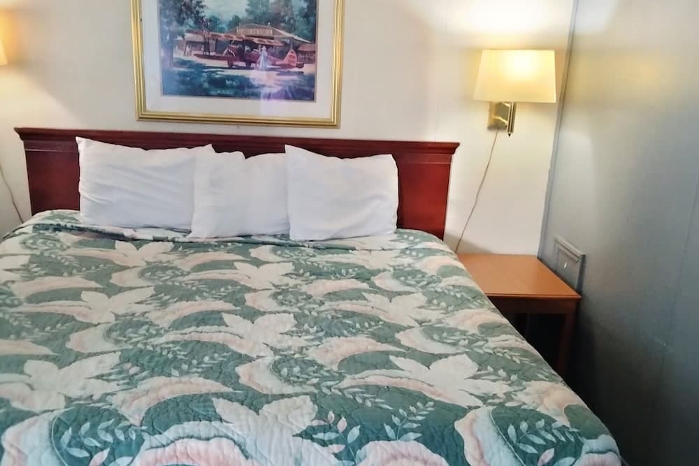 Blueway Inn and Suites El Dorado interior in El Dorado, KS — gallery photo 2