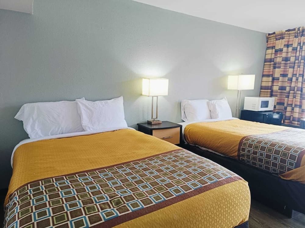 Capital O Travelers Inn Lawton Fort Sill property views in Lawton, OK — gallery photo 3