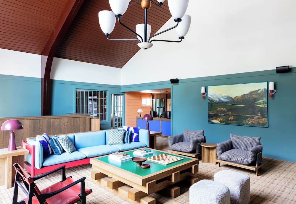 Outbound Stowe interior in Stowe — gallery photo 2