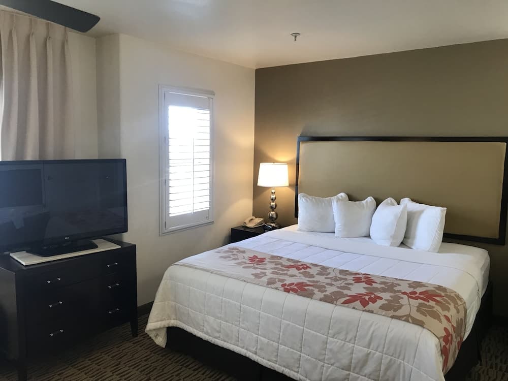 Hawthorn Suites by Wyndham Victorville gallery photo in Victorville, CA — image 25