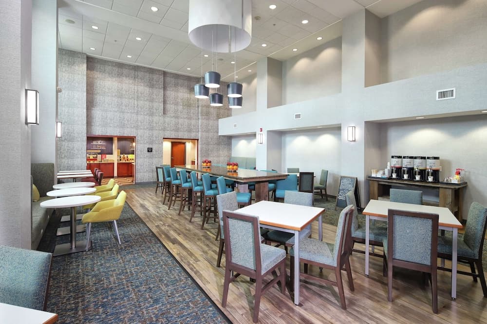 Hampton Inn & Suites Tucson East/Williams Center interior in Tucson, AZ — gallery photo 2