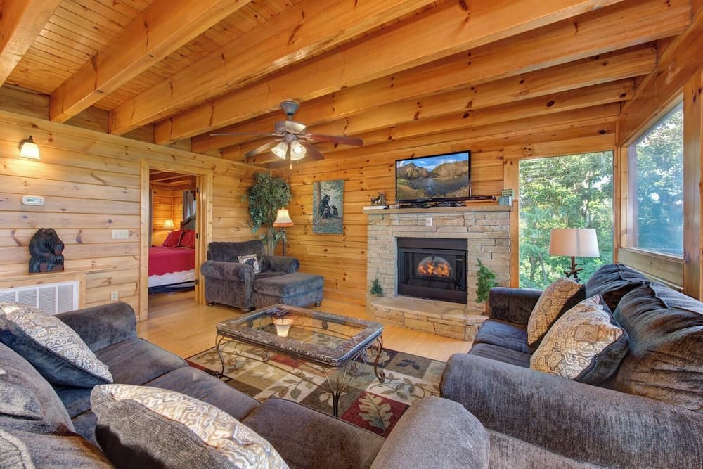 Beverly's Bearadise featured exterior or lobby in Sevierville, TN — similar hotel