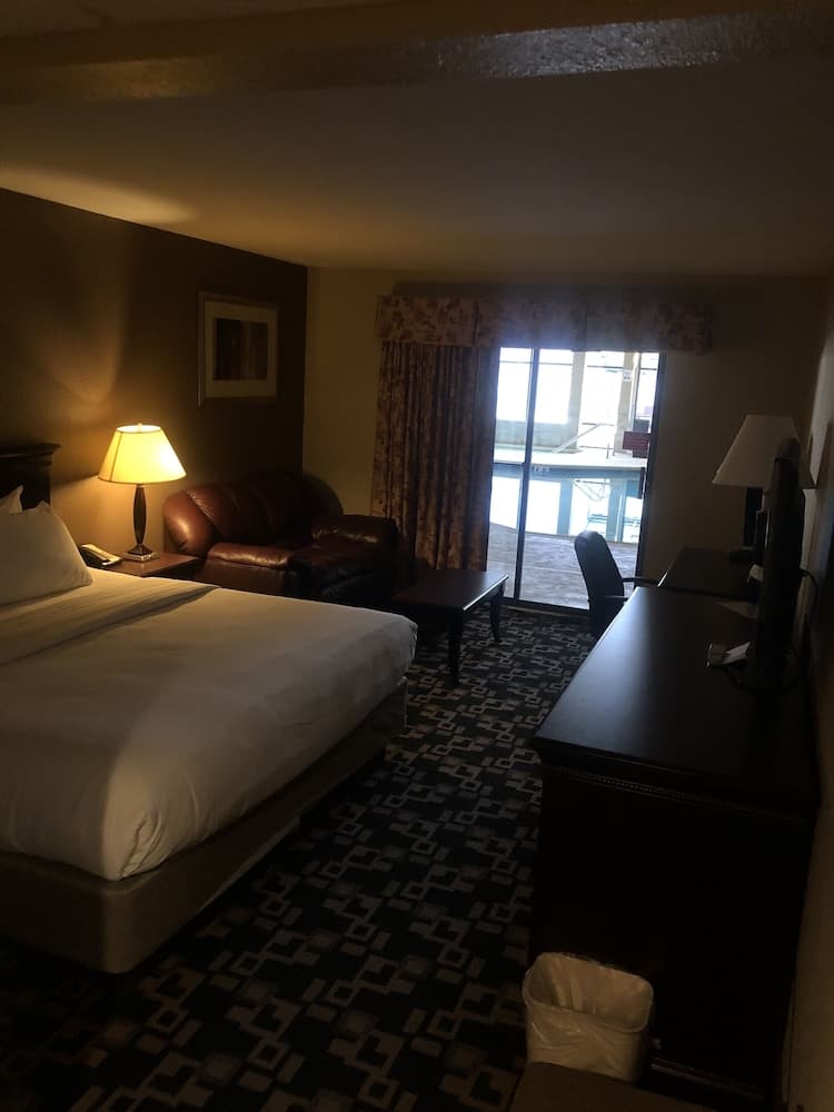 Express Suites Riverport Inn & Suites gallery photo in Winona, MN — image 35