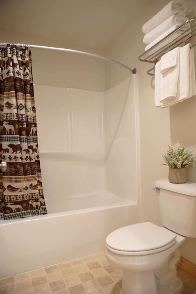 The Aspen interior in West Yellowstone, MT — gallery photo 2