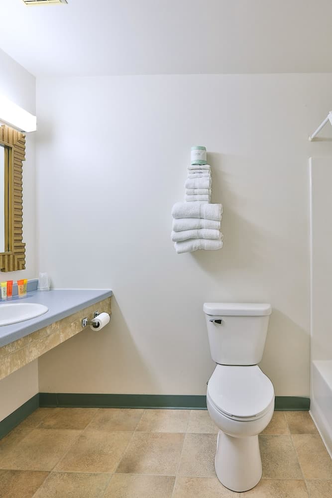 Amerivu Inn And Suites New Richmond gallery photo in New Richmond, WI — image 38