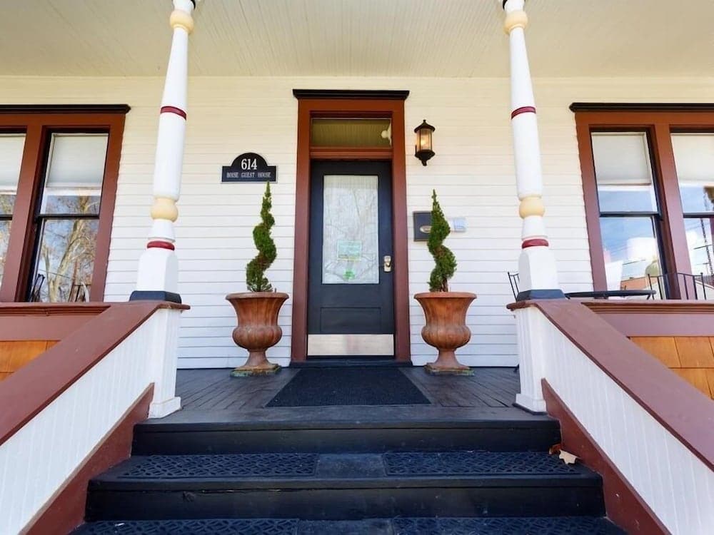 Boise Guest House featured exterior or lobby in Boise, ID — similar hotel