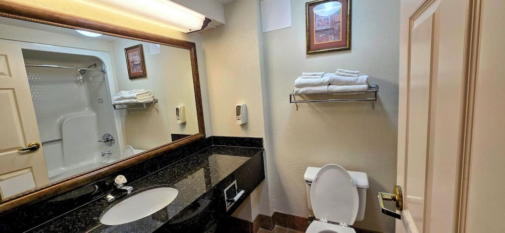 Grand Plaza Hotel & Conference Center interior in Branson, MO — gallery photo 2