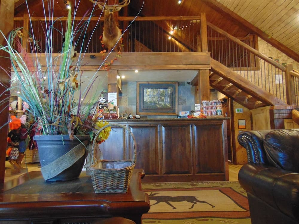 Elk View Inn interior in Dayton, WY — gallery photo 2
