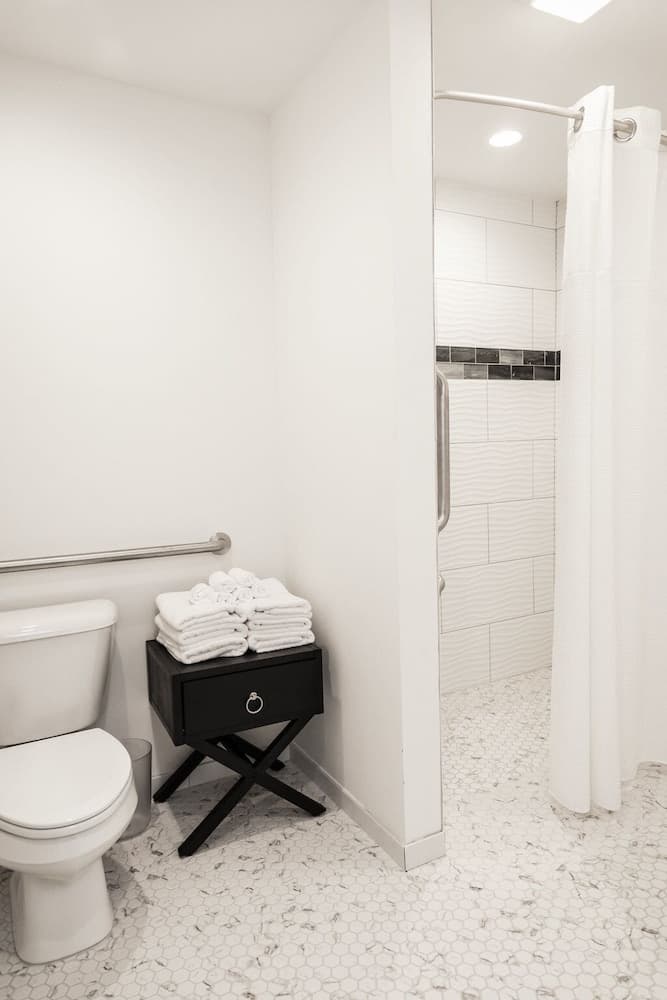 Saltwater Suites gallery photo in Holly Ridge, NC — image 68