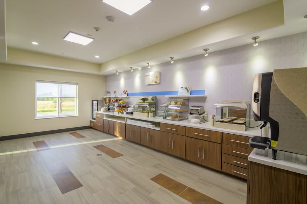 Holiday Inn Express & Suites Raymondville by IHG property views in Raymondville, TX — gallery photo 3