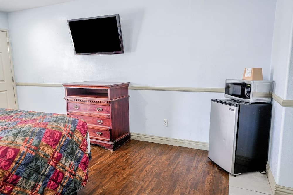Day&Night Inn gallery photo in Hesperia, CA — image 14