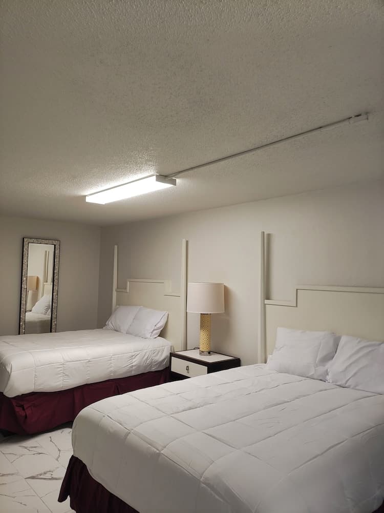 Super Inn Motel featured exterior or lobby in Oklahoma City, OK — similar hotel