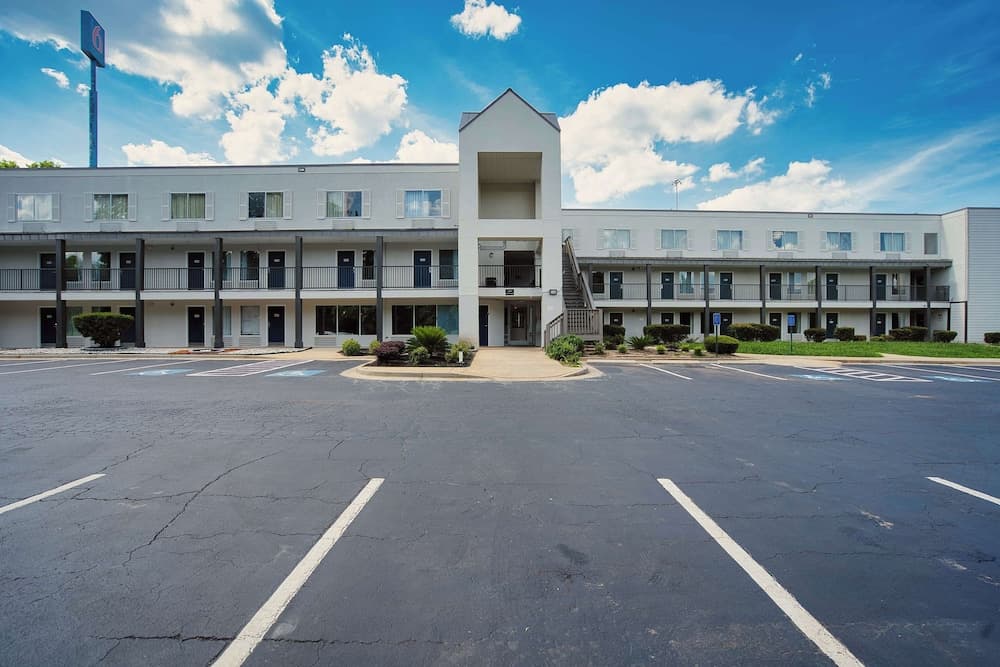 Studio 6 Augusta, Ga featured exterior or lobby in Augusta, GA — similar hotel