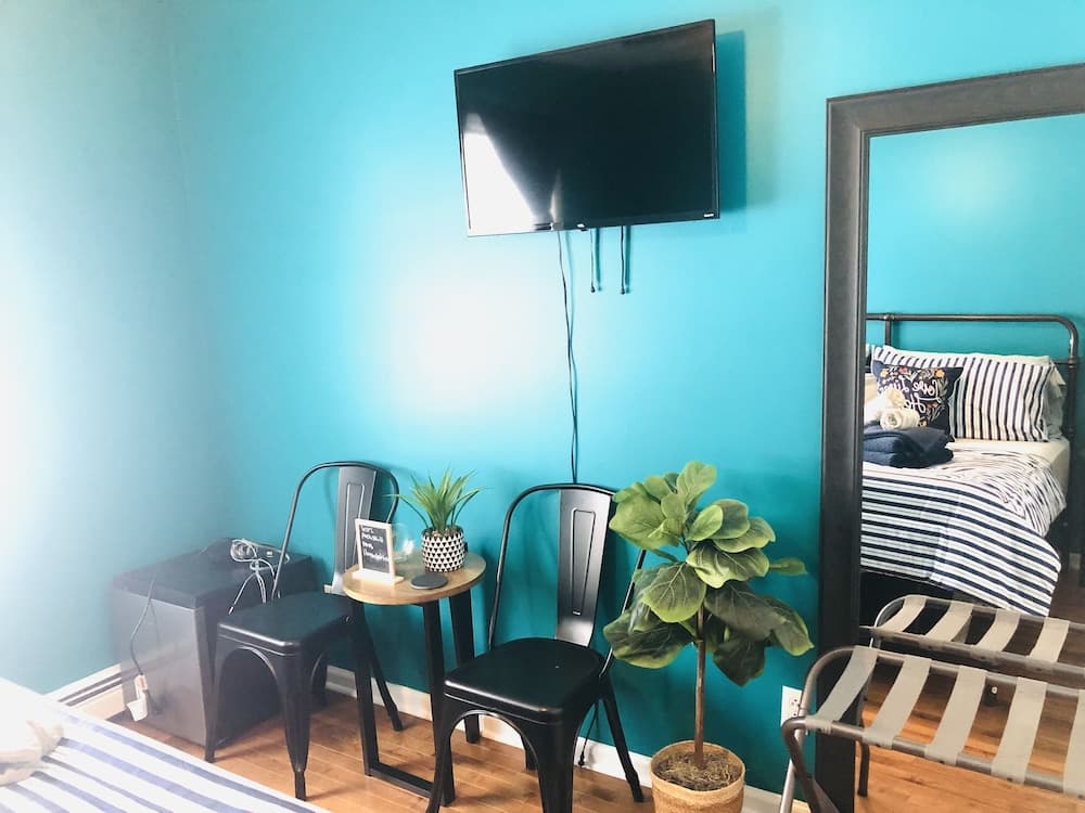Peekskill Guesthouse featured exterior or lobby in Peekskill, NY — similar hotel
