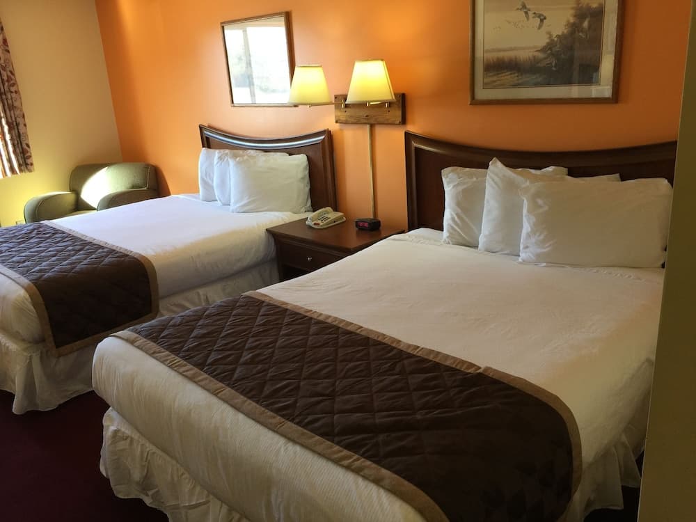 Laketree Inn And Suites Marion property views in Marion, IL — gallery photo 3