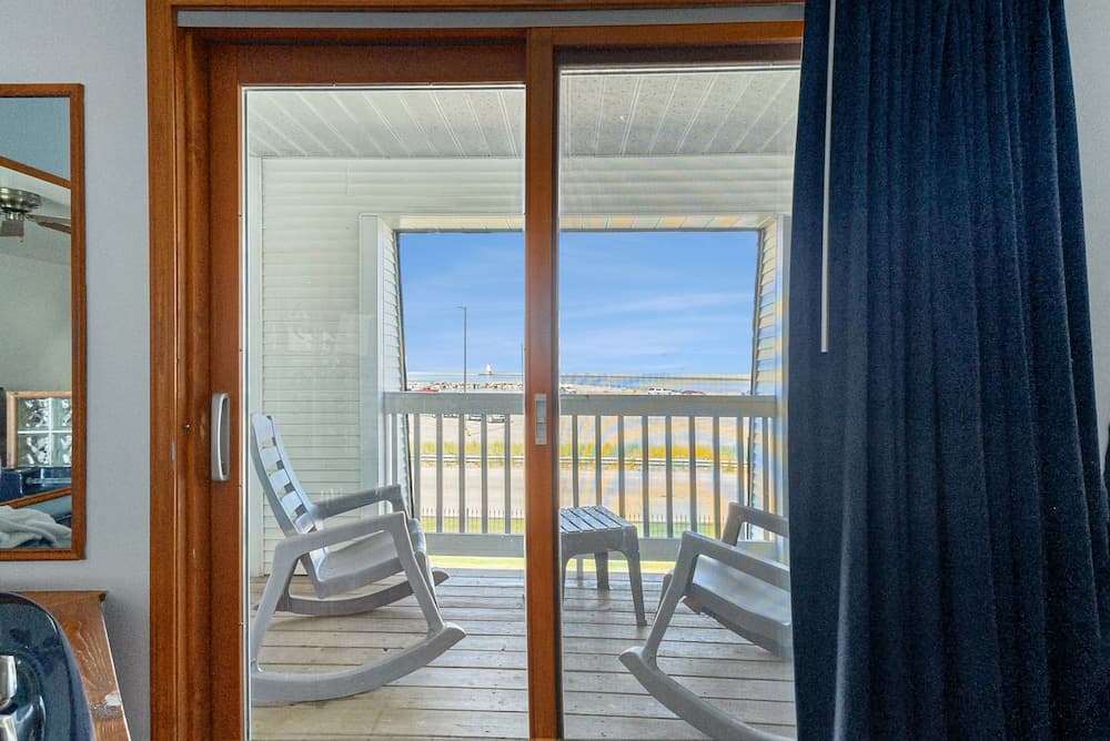 Snyder's Shoreline Inn interior in Ludington, MI — gallery photo 2