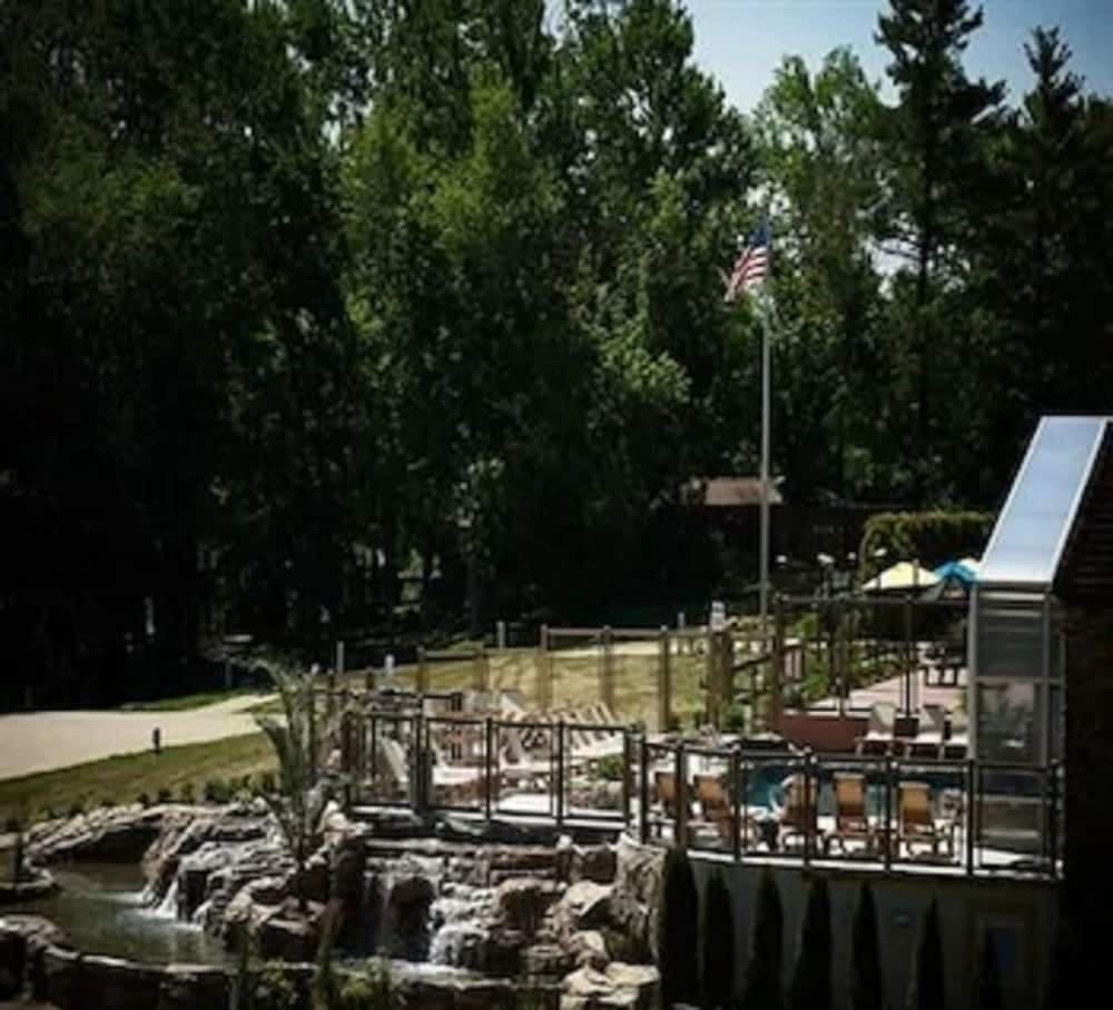 Fourwinds Lakeside Inn & Marina gallery photo in Bloomington, IN — image 9