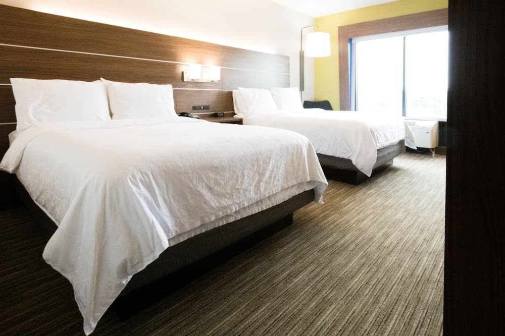 Holiday Inn Express & Suites Lexington NW-The Vineyard by IHG interior in Lexington, NC — gallery photo 2