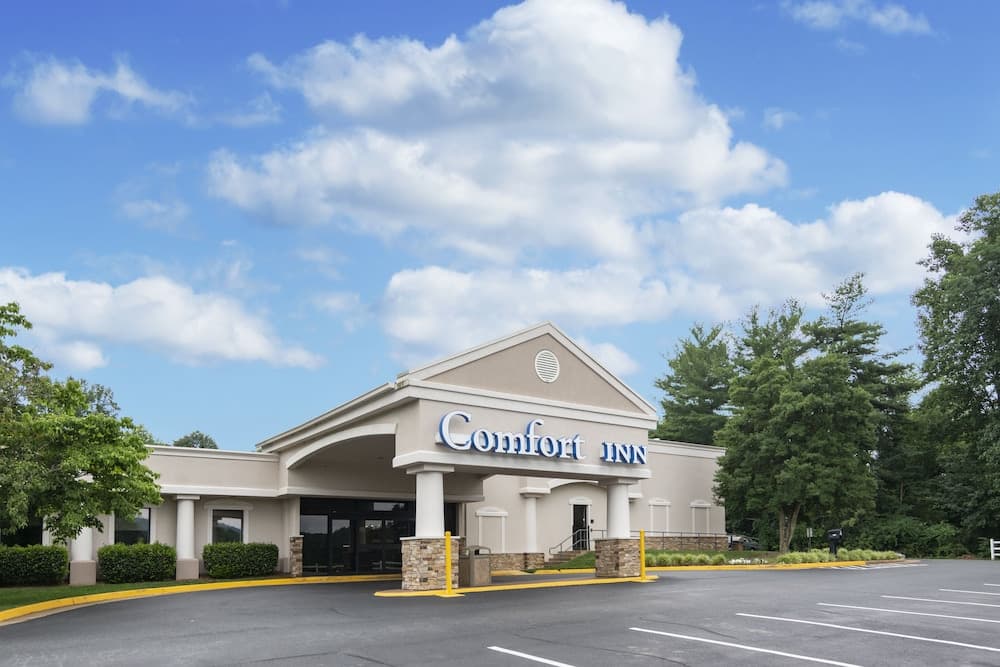 Comfort Inn Monticello interior in Charlottesville, VA — gallery photo 2