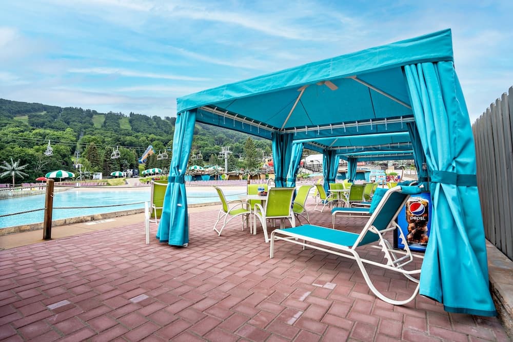 Camelback Lodge & Aquatopia Indoor Waterpark property views in Tannersville — gallery photo 3