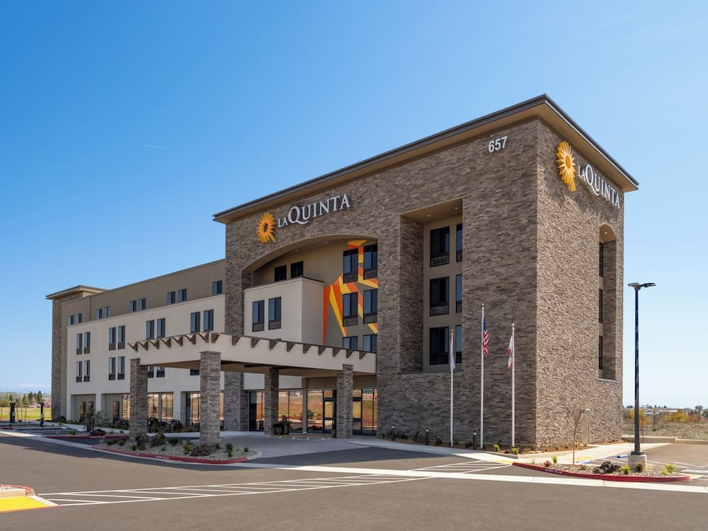 La Quinta Inn And Suites By Wyndham Lincoln property views in Lincoln, CA — gallery photo 3