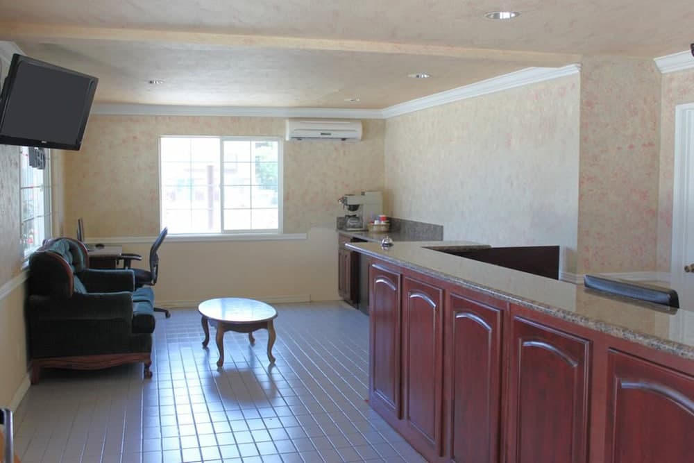 Orange Tustin Inn gallery photo in Orange, CA — image 7