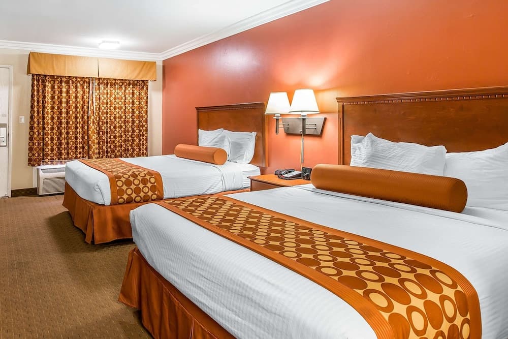 Rodeway Inn & Suites Canyon Lake-Menifee West gallery photo in Menifee, CA — image 6