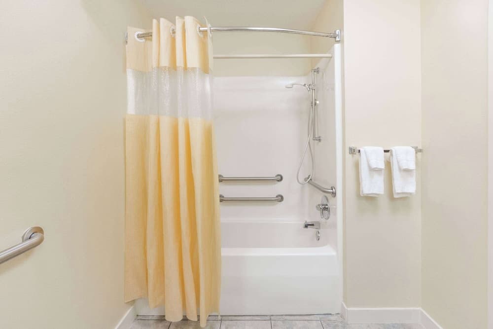 Days Inn by Wyndham Rayne/Crowley interior in Rayne, LA — gallery photo 2