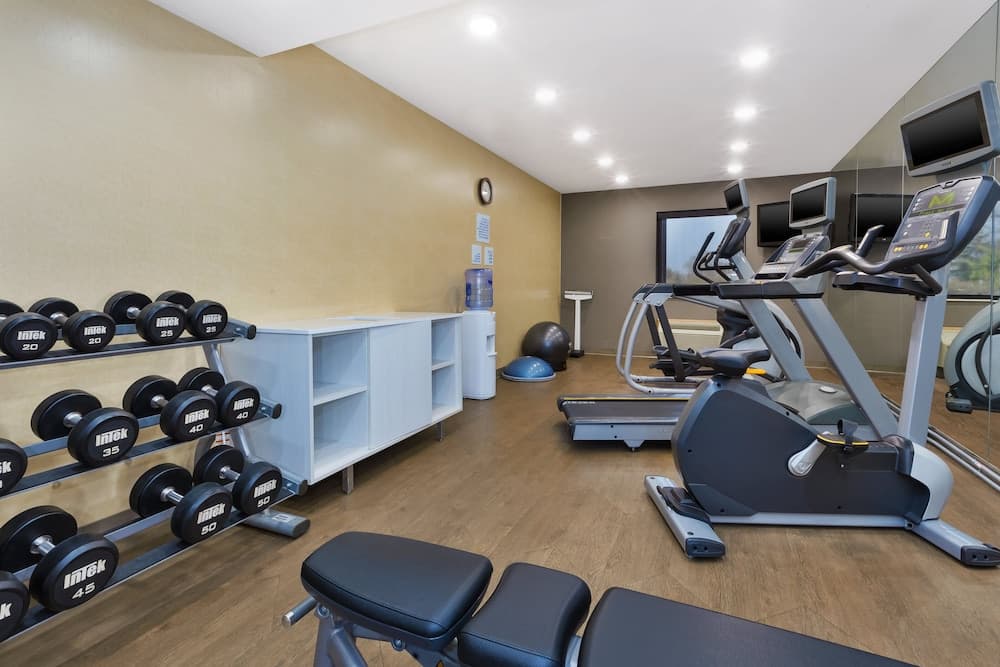 Holiday Inn Express Detroit-Warren by IHG gallery photo in Warren, MI — image 9