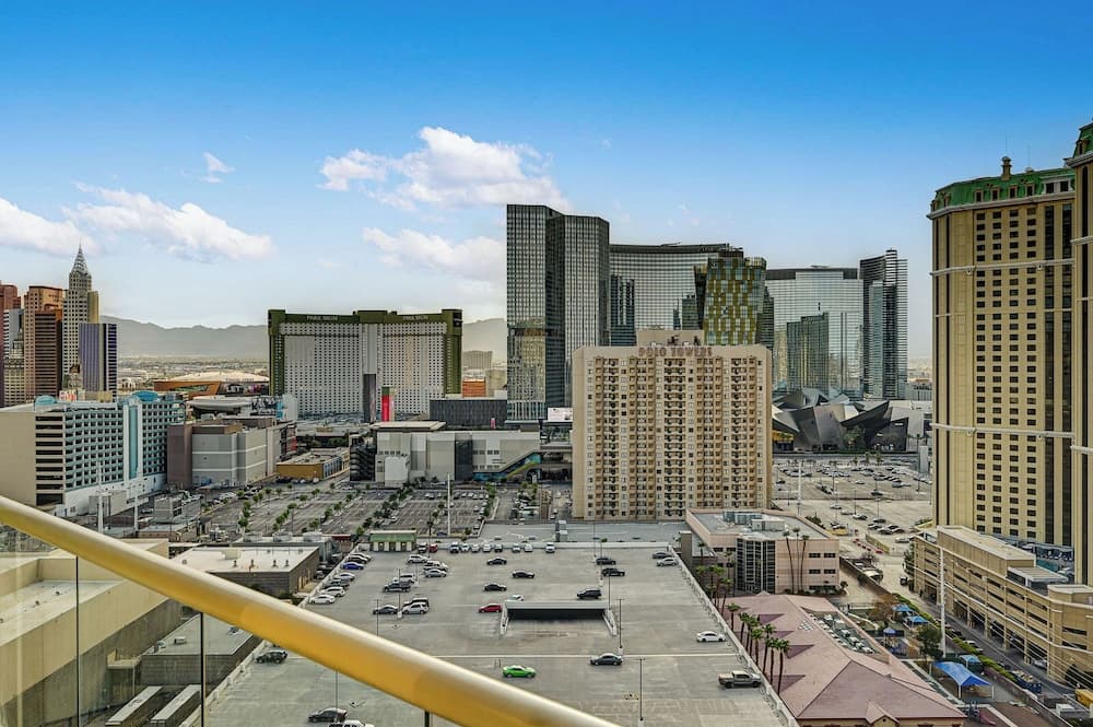 STRIP VIEW Premier King MGM Signature interior in Las Vegas, NV — gallery photo 2