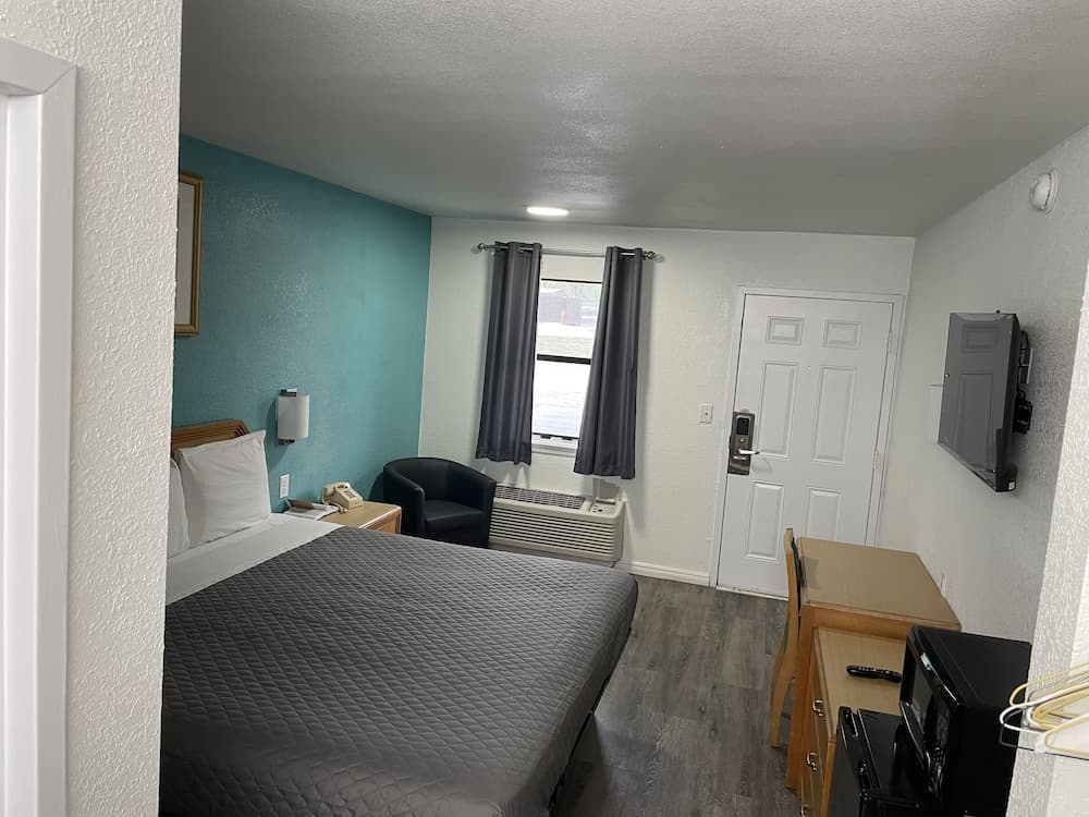 Executive Inn of Purcell property views in Purcell, OK — gallery photo 3
