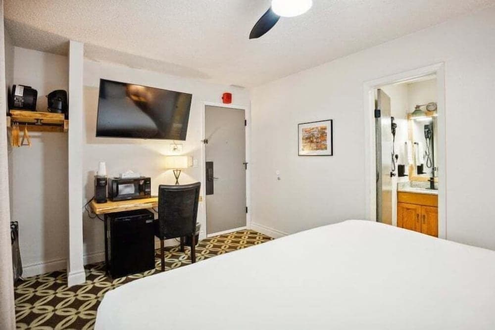 Highliner Hotel property views in Anchorage, AK — gallery photo 3