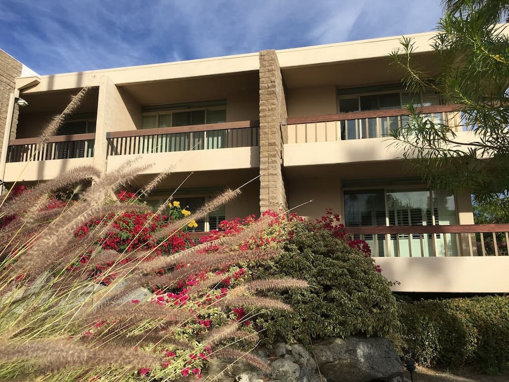 GetAways at Palm Springs Tennis Club featured exterior or lobby in Palm Springs, CA — similar hotel