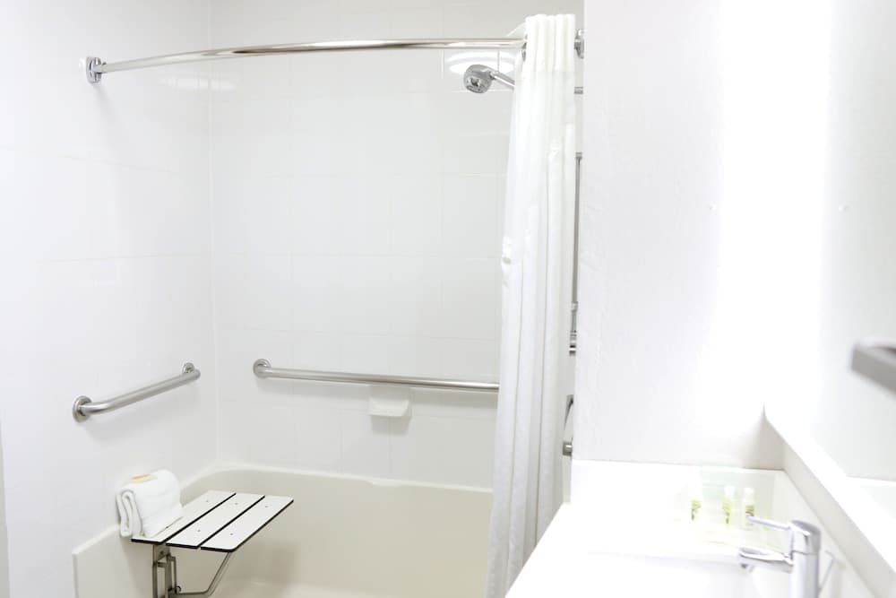 Holiday Inn Chicago-Oakbrook by IHG property views in Villa Park, IL — gallery photo 3