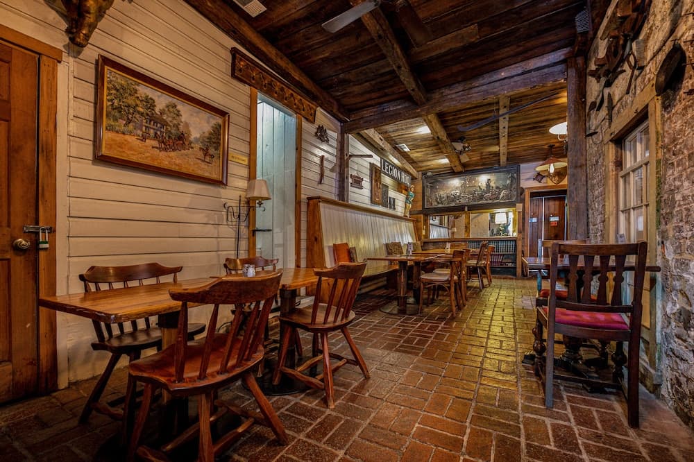 Wayside Inn interior in Middletown, VA — gallery photo 2