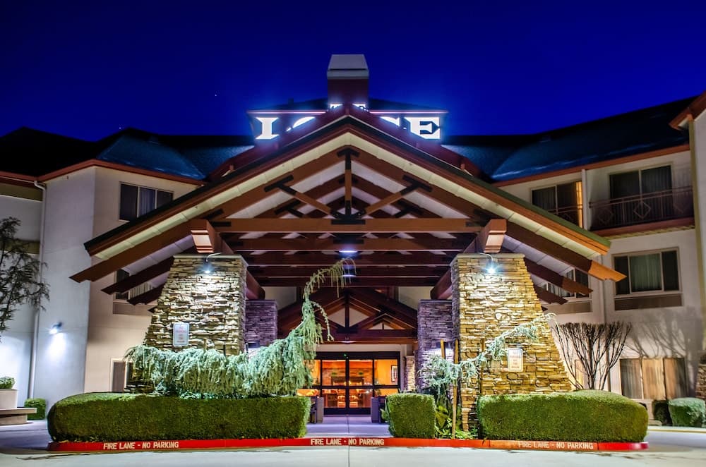 Lodge At Feather Falls Casino featured exterior or lobby in Oroville, CA — similar hotel