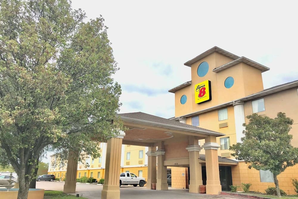 Super 8 by Wyndham Temple I-35 featured exterior or lobby in Temple, TX — similar hotel