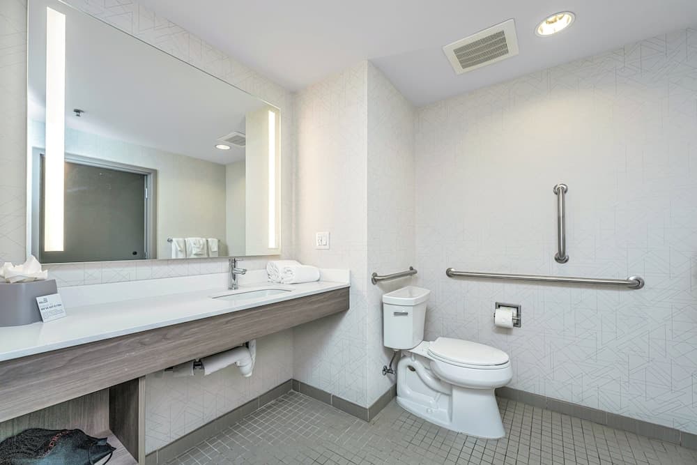 Holiday Inn Express & Suites Charleston Arpt-Conv Ctr Area gallery photo in North Charleston, SC — image 24