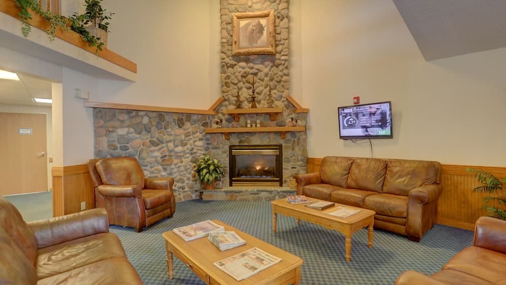 Woodland Country Lodge property views in Woodland Park, CO — gallery photo 3