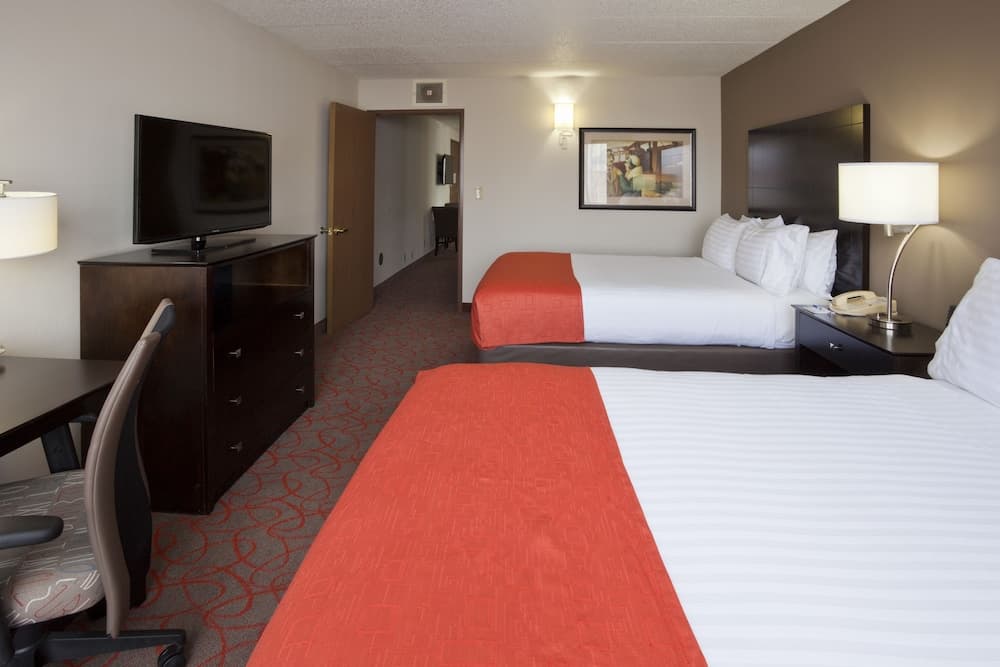 Holiday Inn Express & Suites Bloomington - MPLS Arpt Area W by IHG interior in Bloomington, MN — gallery photo 2