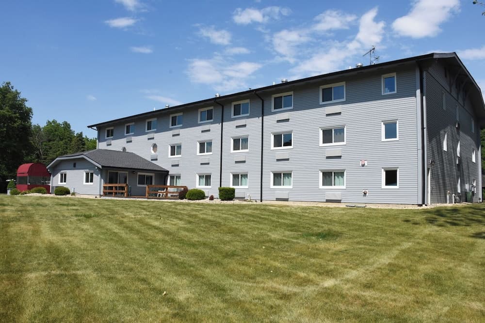 Paddle Wheel Inn featured exterior or lobby in Oregon, IL — similar hotel