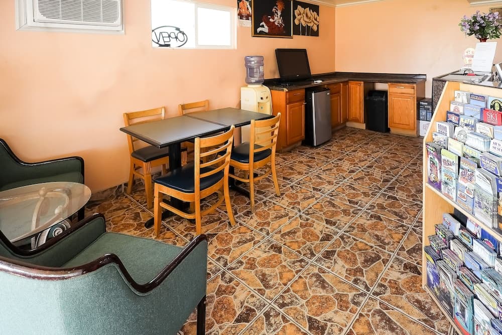 Route 66 Inn property views in Santa Rosa, NM — gallery photo 3