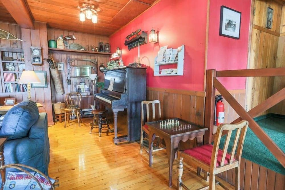 The Historic Northern Hotel interior in Coolin, ID — gallery photo 2