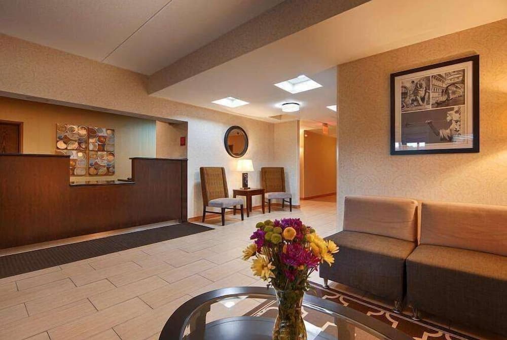 Days Inn by Wyndham Indiana PA Near IUP interior in Indiana, PA — gallery photo 2