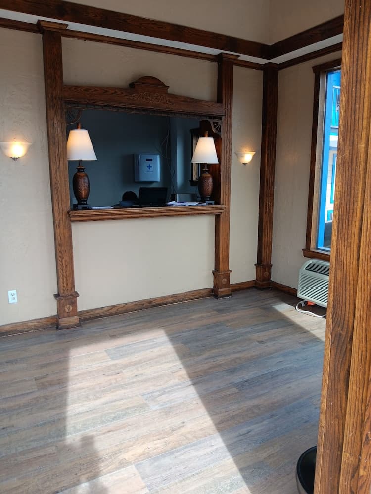 Ball Parks Inn interior in Branson, MO — gallery photo 2