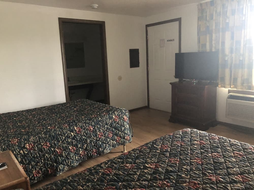 Neva Jean Motel property views in Marshfield, WI — gallery photo 3