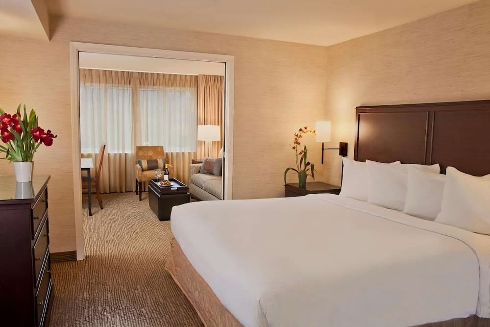 Eastgate Hotel, BW Signature Collection property views in Bellevue, WA — gallery photo 3