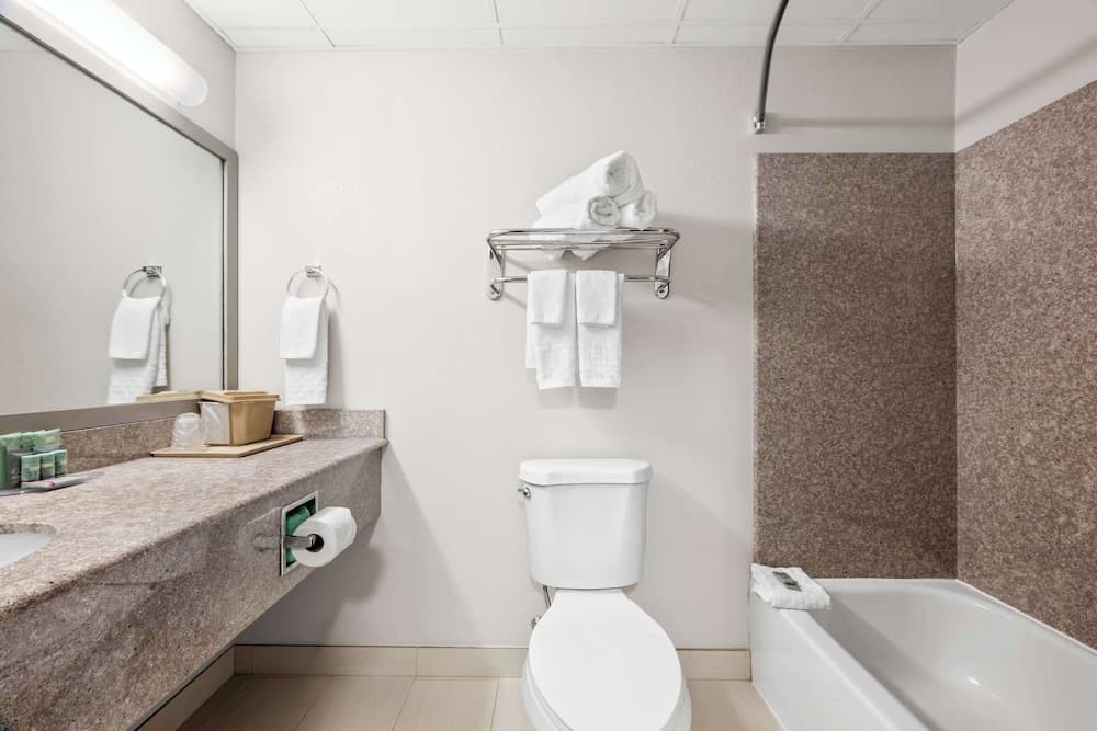 Best Western Dartmouth-New Bedford gallery photo in North Dartmouth, MA — image 5