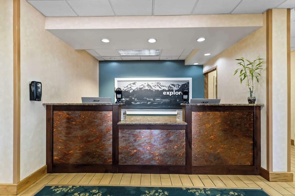 Hotel Cheyenne property views in Cheyenne, WY — gallery photo 3