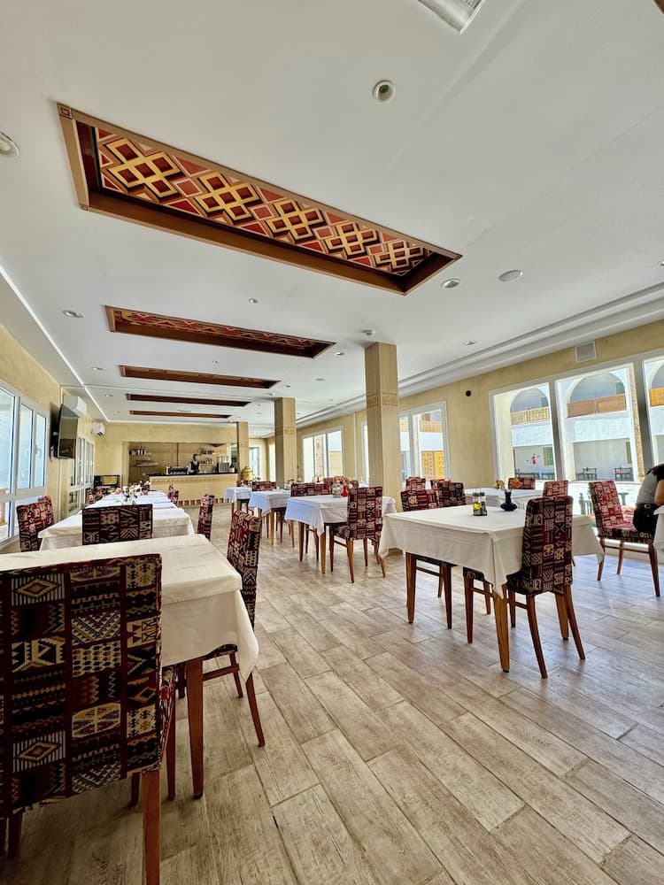 Days Inn by Wyndham Ogallala interior in Ogallala, NE — gallery photo 2